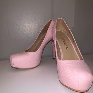 Perugia 🌸 1” Heels 
Size 6 - US